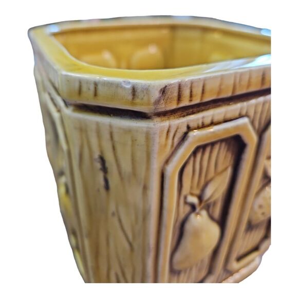 Vintage MCM Ceramic Strawberry Large Ceramic Canister - Picture 6 of 12